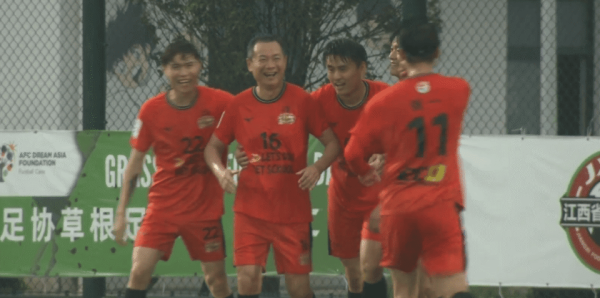 乐红网 前申花老板创纪录 58岁在中冠替补绝杀+获MVP 队友连过数人送空门