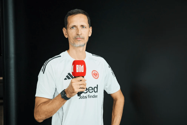 金股宝配资 法兰克福主帅：当年纳帅在拜仁下课很不对劲，明明能争三冠